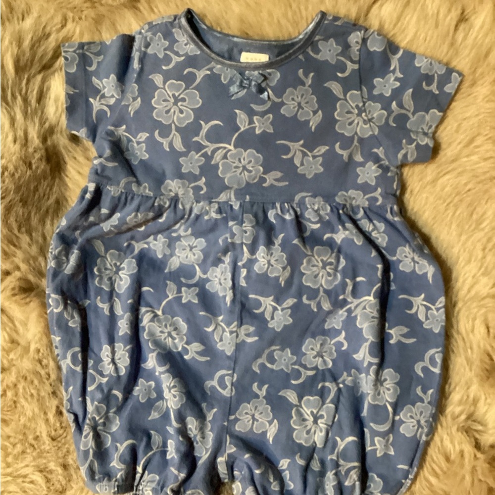 Baby Gap short sleeve onesie.